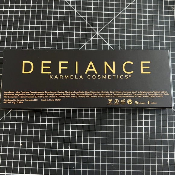 Karmela Cosmetics Defiance eyeshadow palette - Picture 4 of 6